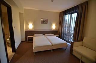 Отель Spa Hotel Kleptuza Велинград Двухместный номер с 1 кроватью или 2 отдельными кроватями и балконом-6